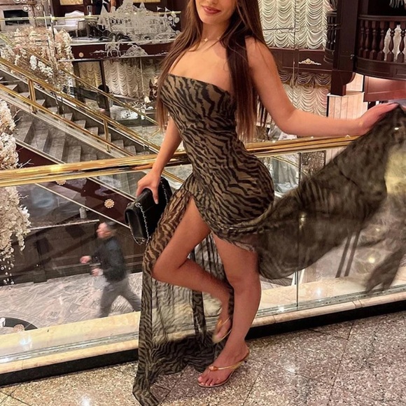 🎉Wedding guest ready tropical tiger print tube top dress with a high slit. - Picture 14 of 14